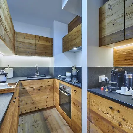 아파트 The Wooden House Cortina 코르티나 담페조