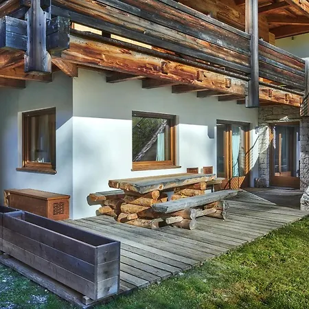 The Wooden House Cortina