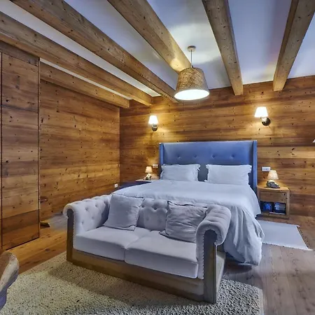 The Wooden House Cortina
