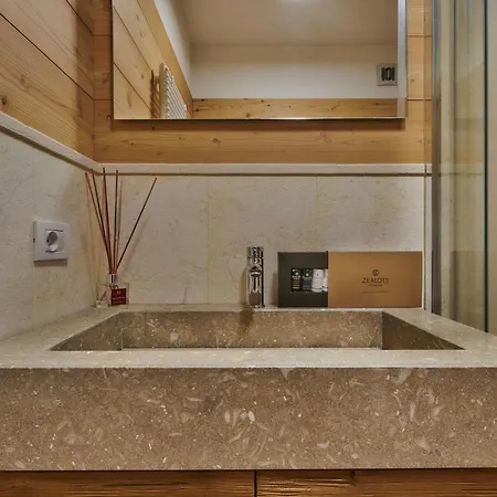 아파트 The Wooden House Cortina *