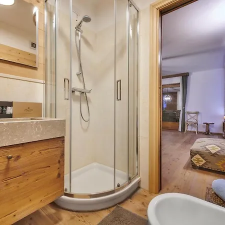 The Wooden House Cortina Apartman